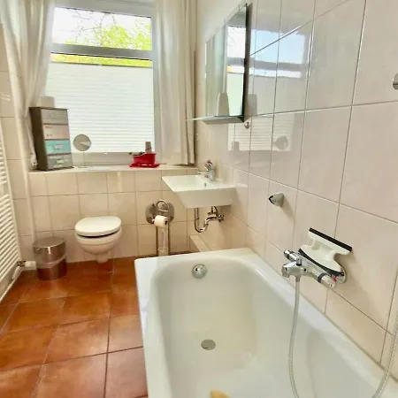 Sonnige 3-zi-ferienwohnung Im Herzen Kuehlungsborns Апартаменты Кюлунгсборн